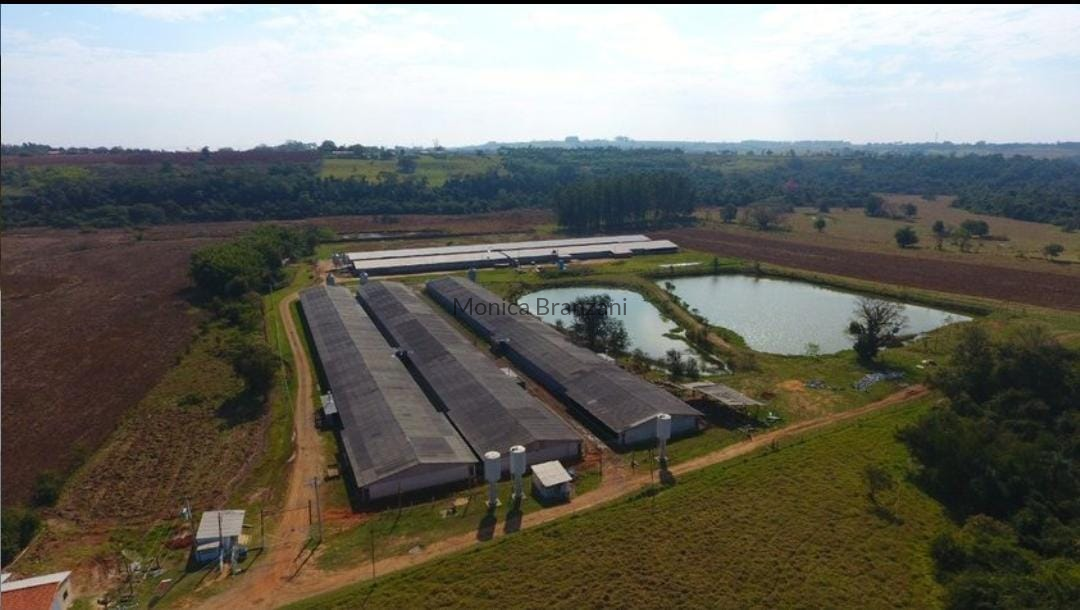 SÍTIO COM GRANJA MODERNA A VENDA NA REGIÃO DE TATUÍ-SP
